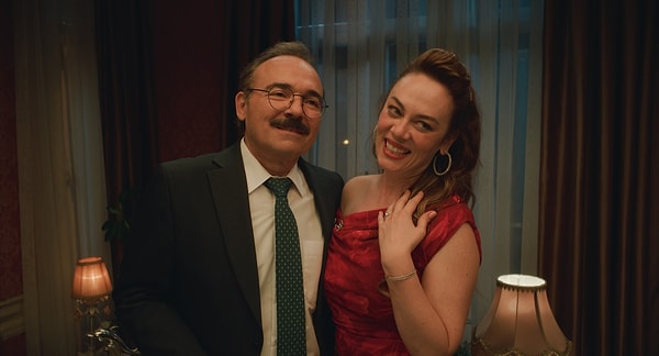 Aile Arasında, 2017'de 5 milyonu aşkın seyirciyle yılın en çok izlenen filmlerinden biri olmuştu.