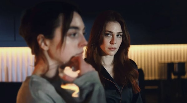 İrem Derici, Melis Sezen'e öyle hayran kaldı ki "Gel beni o koca gözlerinle döv" dedi.