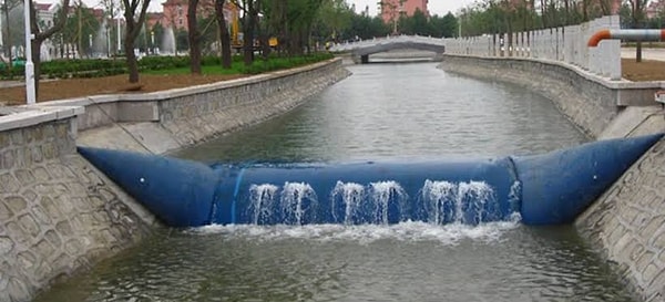 The project is a part of the operations being carried out to prevent flooding in the middle section of the Luján River.