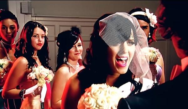 10. Şarkıcının tek hitlik bir mucize olmadığını kanıtlayarak 2000'lerin sonundaki devasa radyo popu hakimiyetini başlatan Katy Perry parçası hangisiydi?