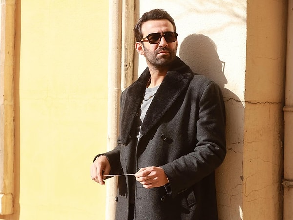 Ferit Kaya, Uzak Şehir'de iki sezon boyunca Albora ailesinin düşmanı Demir Baybars'ı canlandırdı.