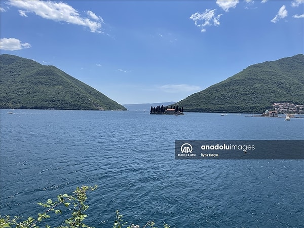 Ancak cebinde Schengen, ABD, İngiltere ya da İrlanda vizesi olanlar için kapı açık kalıyor.