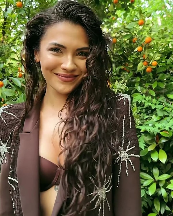 Biran Damla Yılmaz, Kırgın Çiçekler'in Eylül'ü ve Yasak Elma'nın Kumru'su olarak hafızalara kazındı.
