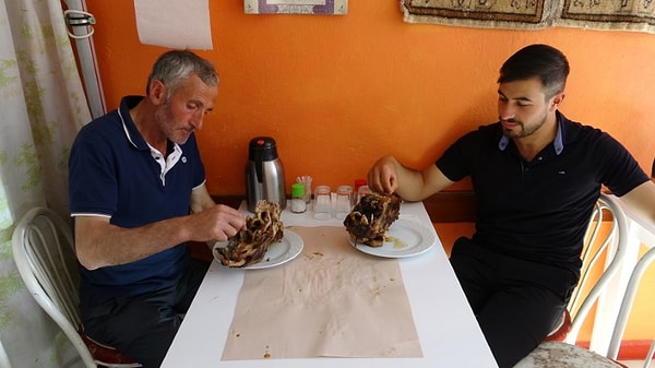 Müşteriler ustanın elinden memnun, ama 61 yıllık tecrübeyi devralacak kimse ortada yok.