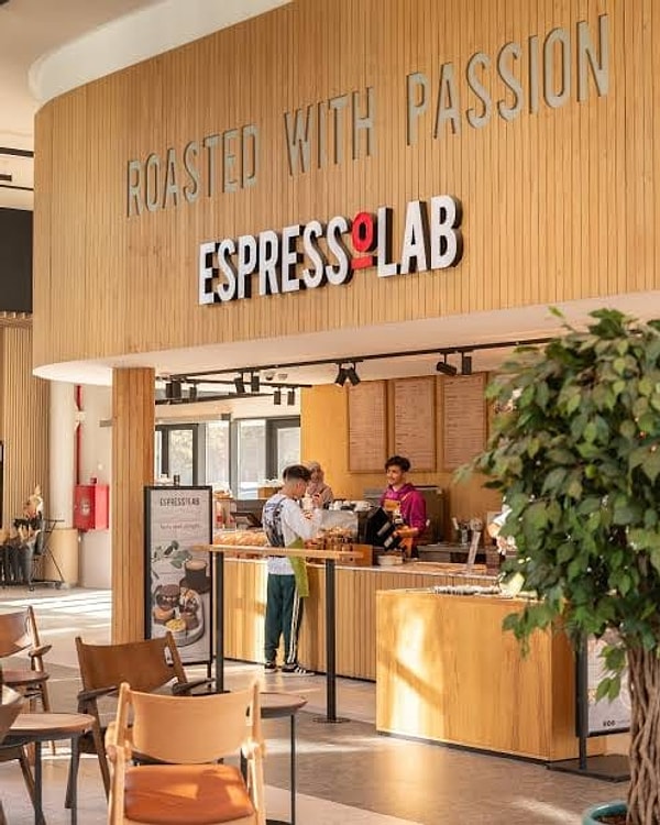 EspressoLab'ın hikâyesi 2014'te İstanbul Bilgi Üniversitesi'ndeki tek bir kahve dükkânıyla başladı.