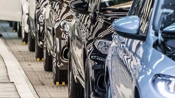 Dünya genelinde 700 bin araç etkileniyor.
