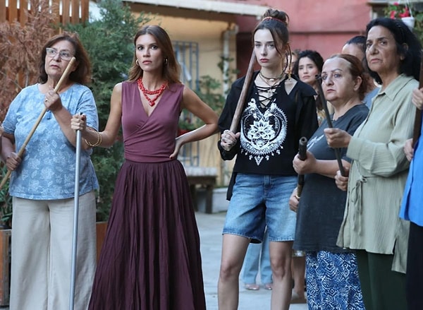Altı Üstü İstanbul'un 16. bölümü, iki milli maçın ardından 12 Ekim Pazartesi akşamı ekrana gelecek.
