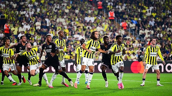 FIFA, Fenerbahçe'ye 3 dönem transfer yasağı cezası verdi.
