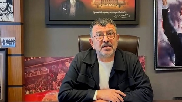 Pazarda sohbet ederken yere yığıldı.