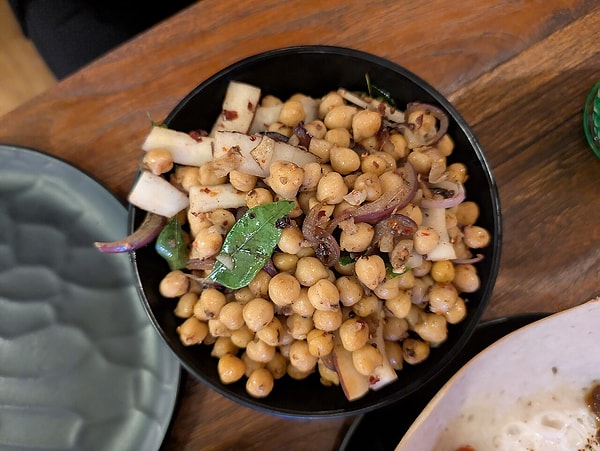 Edamame, dokuz temel amino asidin hepsini içeren nadir bitkisel besinlerden biri
