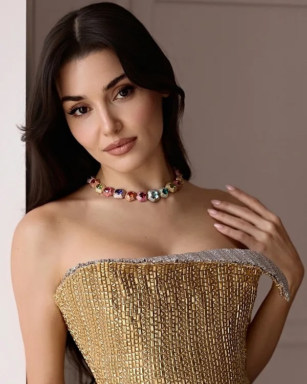 Hande Erçel'in son birkaç yılda oyunculuğunun çok daha ötesine geçen bir kariyer inşa ettiğini kabul etmek gerek.