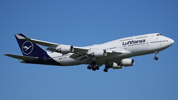 Aynı gün bir Lufthansa uçağı daha geri döndü.