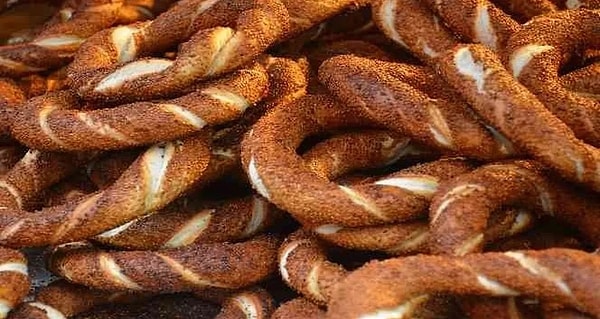 Simit 25 liradan 30 liraya çıktı.