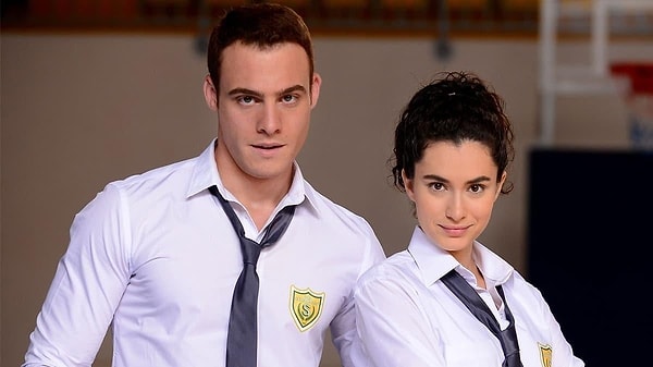 Güneşi Beklerken, Boys Over Flowers'ın Türkiye'deki uyarlamasıydı ve 54 bölüm sürdü.