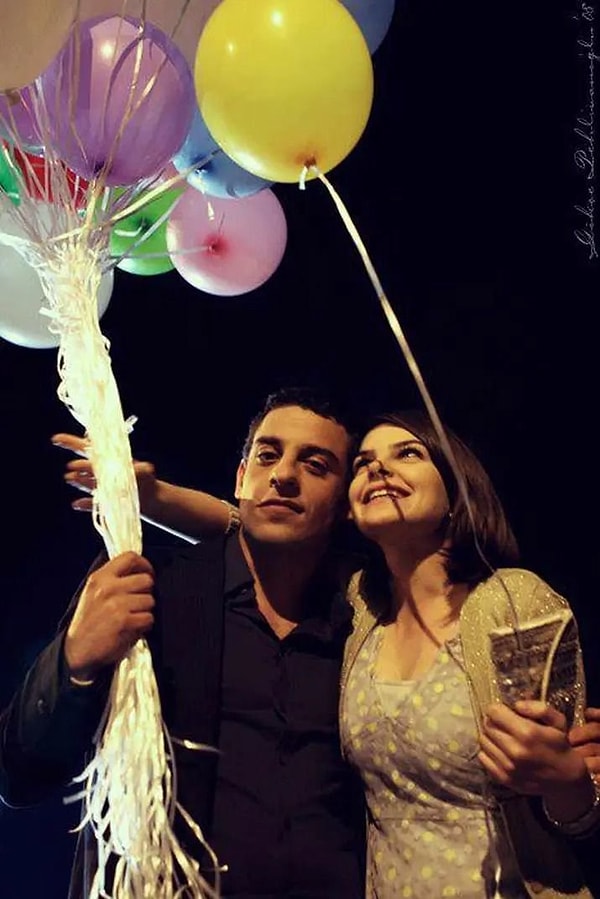 Efe'nin Aslı'ya aşkını ilan ettiği lunapark sahnesi, aynı repliklerle Tuzlu Kahve'de yeniden çekildi.