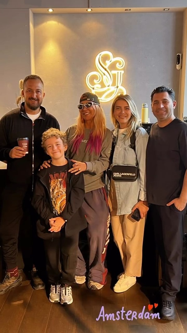 Hande Yener, sahne stiliyle olduğu kadar moda tutkusuyla da tanınan isimlerden biri.