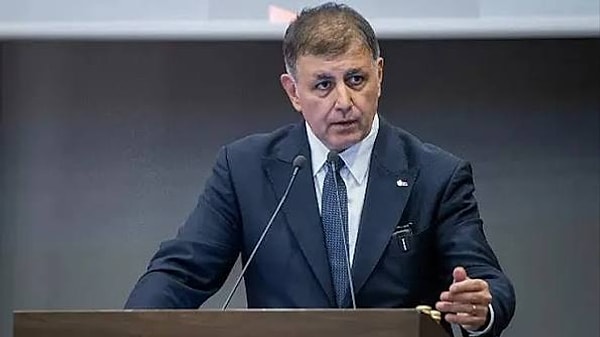 Tugay, Mansur Yavaş ve Zeydan Karalar ile birlikte siyasetteki yeni oluşum süreçlerinde adı geçen figürler arasında yer alırken, 13 Ağustos’ta yaptığı açıklamada şu ifadelerle bağımsız kalma iradesini vurgulamıştı:
