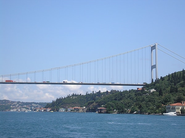 Köprü geçişlerinde uzun kuyruklar oluştu.