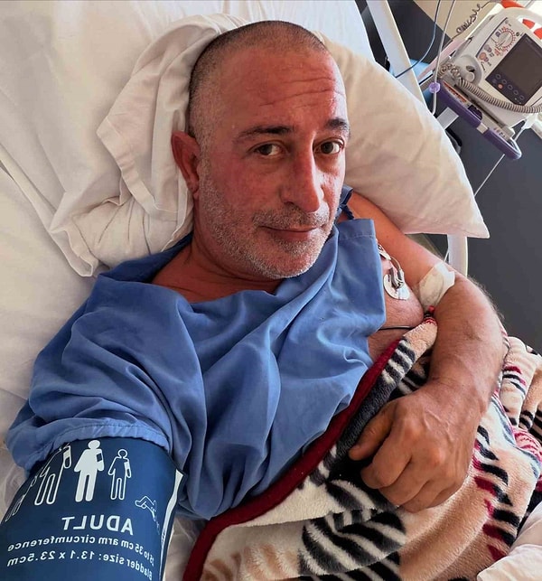 Cem Yılmaz, 29 Ağustos akşamı Çanakkale'nin Ayvacık ilçesindeki evinde şiddetli göğüs ve sırt ağrısı yaşayarak hastaneye kaldırılmıştı.