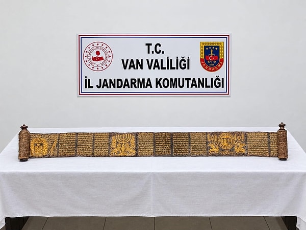 Deri Üzerine İbranice Yazılar ve Davut Yıldızı