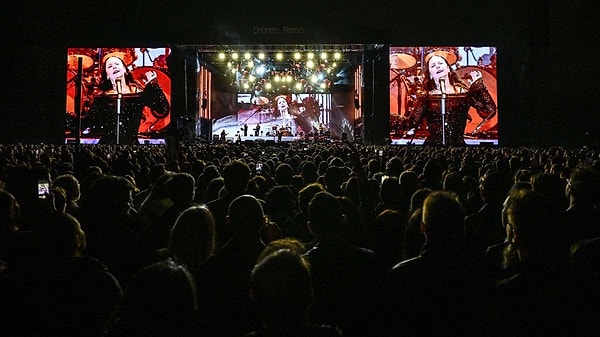 Ankara konserinde 52 bin kişi, Şebnem Ferah’ın şarkılarına hep bir ağızdan eşlik etti.