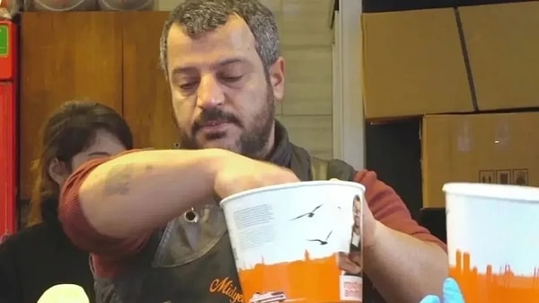 Düğünün ardından restoranında söz verdiği sürprizi yaptı: 10 Gün her şey bedava!