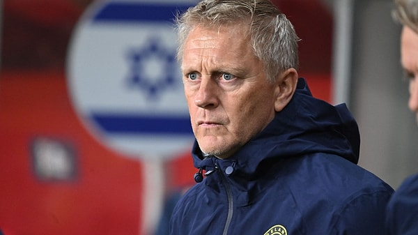Hallgrimsson'un basın toplantısı yarıda kaldı.