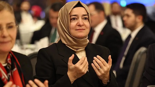 Gazeteci Deniz Zeyrek'e göre Fatma Betül Sayan Kaya, çevresine “ifadem alınırsa her şeyi anlatırım” diyerek rest çekti.