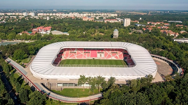 İsrail, iç saha maçlarını Debrecen'de oynuyor.
