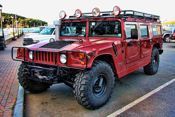 9. Hummer: Fikir Arnold Schwarzenegger'den çıktı, yakıt tüketimi sonunu getirdi
