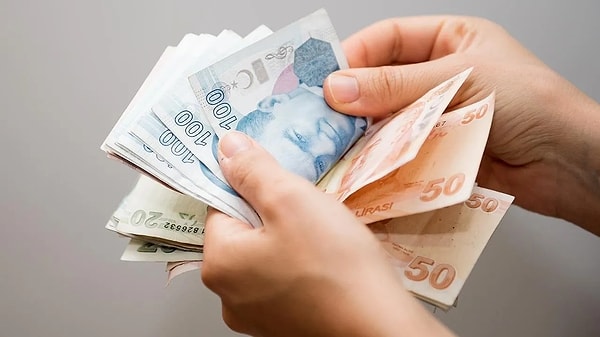 Yılın ilk 9 ayındaki yüzde 24,32'lik enflasyon, asgari ücretin en az 34.903,24 TL olması gerektiğini gösteriyor.