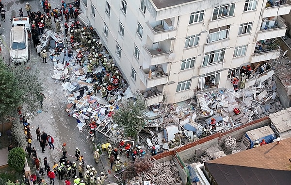 Maltepe Cevizli Mahallesi Doğu Sokak’taki bir binada çökme meydana geldi.