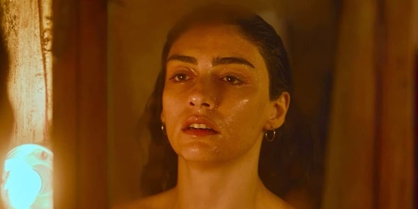 Hazar Ergüçlü Altın Koza'da En İyi Kadın Oyuncu seçildi, film festivalden dört ödülle döndü.