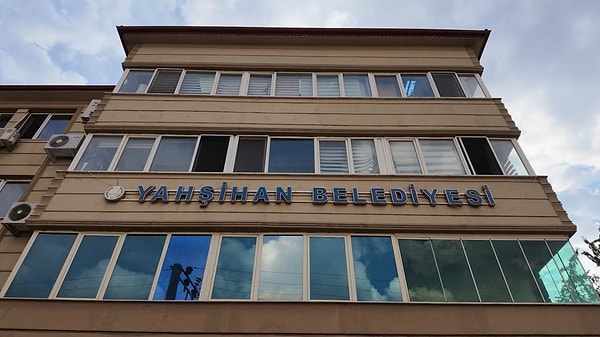 Kırıkkale Cumhuriyet Başsavcılığınca Yahşihan Belediyesine yönelik yürütülen "yolsuzluk" soruşturması çerçevesinde, yeni ifadeler, mali analiz raporları, bilirkişi incelemeleri, tapu ve araç kayıtları ile imar dosyalarından elde edilen deliller doğrultusunda ikinci dalga operasyonu başlatıldı.