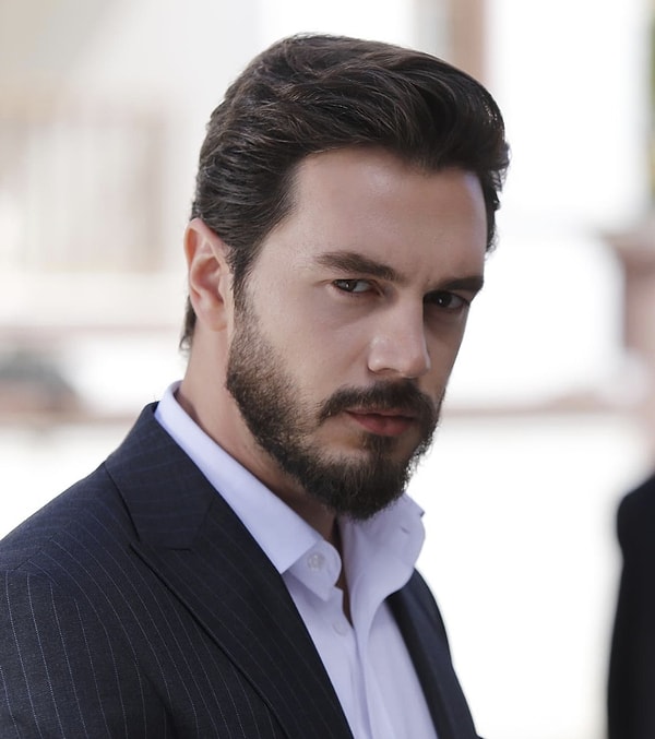 İsmail Ege Şaşmaz, Güneşi Beklerken'den Vefa Sultan'a uzanan kariyeriyle ekranın tanıdık yüzlerinden biri.