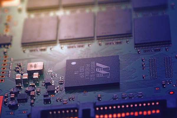 Samsung'un üçüncü çeyrek operasyonel kârı yaklaşık 80 milyar dolara çıktı, yani ikinci çeyreğe göre yüzde 20 arttı.