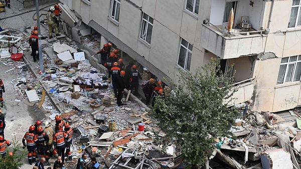 Maltepe'de çöken binaya ilişkin soruşturmalar sürüyor.