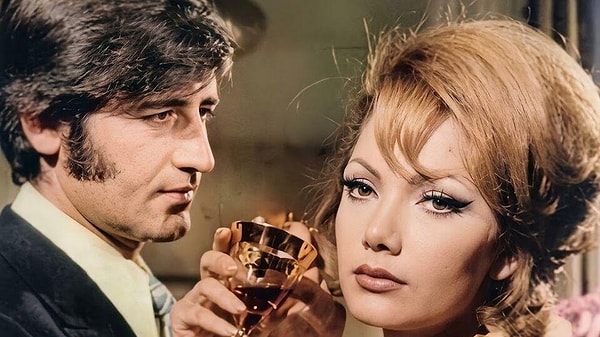 Oyuncu, şair ve yazar olarak bilinen Nihat Ziyalan 90 yaşında hayatını kaybetti.