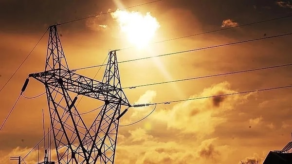 Türkiye'de elektriğin en çok tüketildi saat belli oldu: Zirve yaptı.