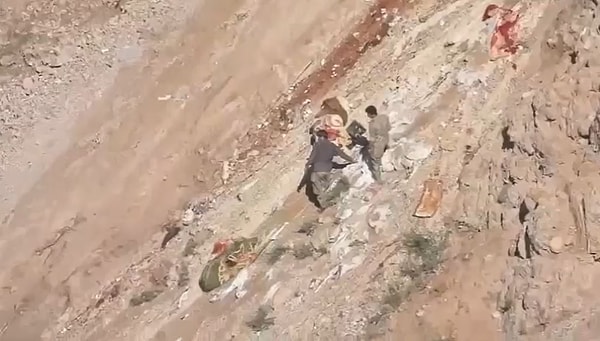 PKK, Kuzey Irak'ta 4 barınma alanını boşalttı. Silahların uçurumdan atıldığı görüldü.