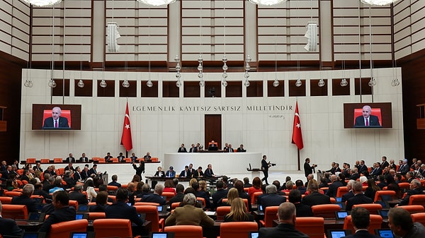 Teklif, 1999-2008 arasında sigortalı olan ve EYT'den yararlanamayan çalışanları kapsıyor.