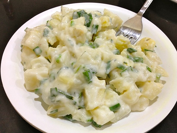 Patates salatasına bir su bardağı haşlanmış yeşil mercimek yetiyor