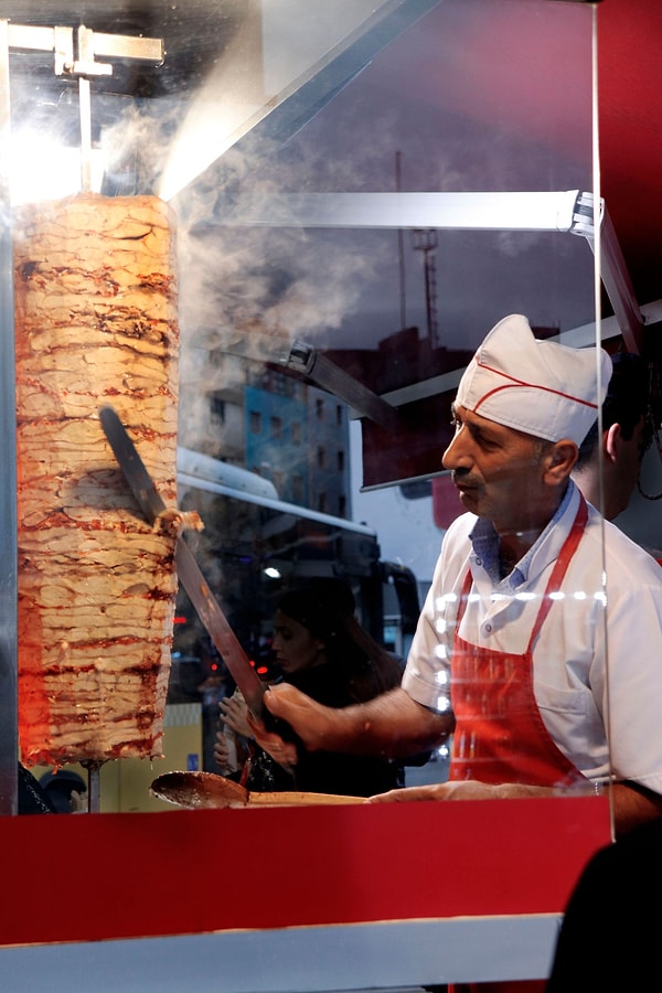 Bakanlık, hamburger, döner, iskender ve köftede gramaj bilgisinin bazen hiç, bazen eksik verildiğini belirtti.