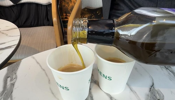 Kahve ile zeytinyağı aynı fincanda buluştu.