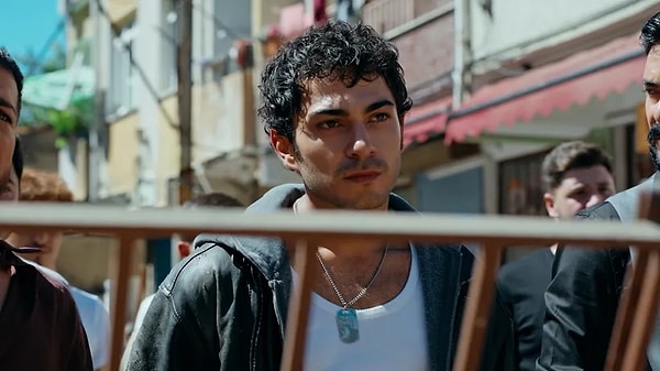 Rahimcan Kapkap, Kızılcık Şerbeti'nin Metehan'ı olarak tanındı, Altı Üstü İstanbul'la zirveye çıktı.
