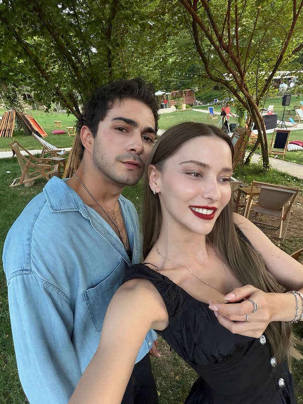Elçin Zehra İrem ise aşk iddialarına tek cümleyle yanıt verip havalimanından ayrıldı.