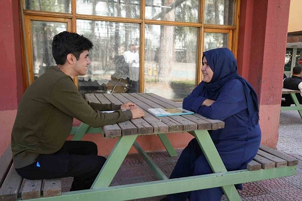 Sabahları ev işleri, öğleden sonraları hazırlık kursu