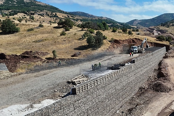 Yaklaşık 9 kilometre uzunluğundaki projede mekanik üst yapı imalatlarına geçildi, tünelin kasımda trafiğe açılması hedefleniyor.
