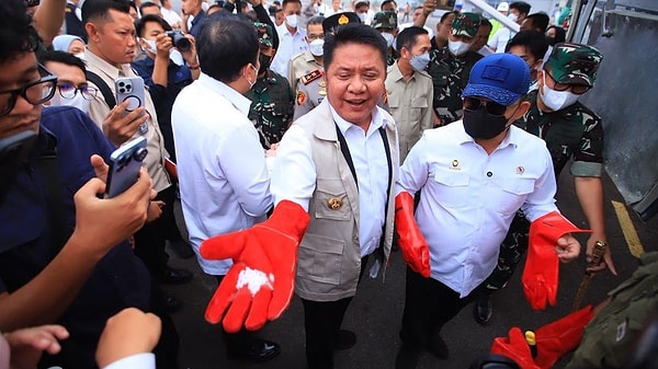 Uçaktan bırakılan 1,5 ton kuru buzun hedefi Palembang oldu