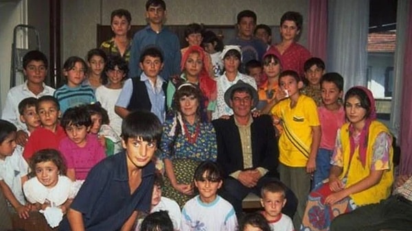 1994’te ekranlara gelen Kaygısızlar, üç eşi ve 36 çocuğuyla İstanbul’a gelen Memnun Kaygısız’ın başından geçenleri anlatıyordu.